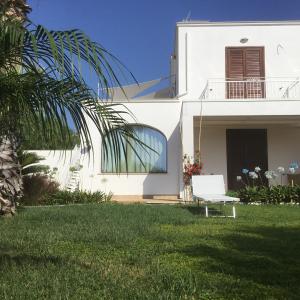 A garden outside Birgi holiday home