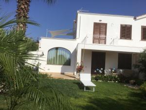 A garden outside Birgi holiday home