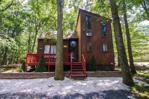 Fotografie z fotogalerie ubytování Entire 3 Bedroom Adventure Chalet, Near the best of the Poconos v destinaci East Stroudsburg