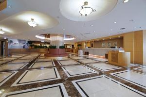 a lobby of a hotel with a tile floor at Le Midi Hotel Jungli in Zhongli