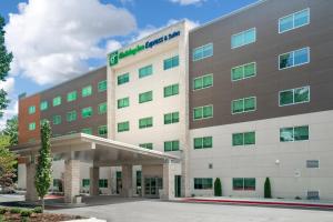 an image of a hospital building at Holiday Inn Express & Suites Atlanta Airport NE - Hapeville, an IHG Hotel in Atlanta
