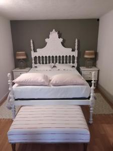 Un pat sau paturi într-o cameră la Casa Dos Cedros