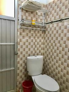 A bathroom at Penginapan Intan Bandara
