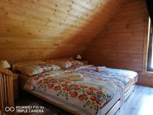 Posteľ alebo postele v izbe v ubytovaní Drevenica pod Horou