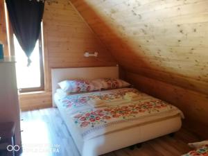 Posteľ alebo postele v izbe v ubytovaní Drevenica pod Horou