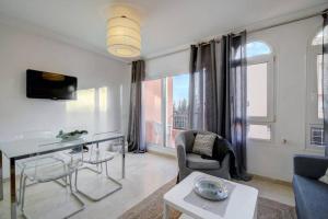 Gallery image of Duplex con vistas al mar in La Línea de la Concepción