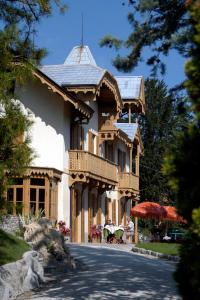 a large house with a balcony on a road at Hotel Vittoria in Premeno