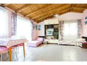 Η κουζίνα ή μικρή κουζίνα στο Ciklama Apartment