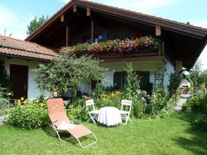 Κήπος έξω από το Ferienwohnung Burgenblick