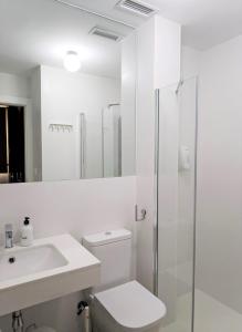 A bathroom at Broz Hostel