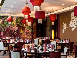潍坊富力铂尔曼酒店餐厅或其他用餐的地方