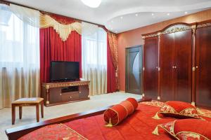 TV a/nebo společenská místnost v ubytování Voronezh Hotel