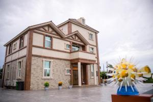 a building with flowers in front of it at Ryan's Guesthouse in Xiyu
