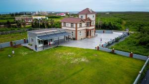 an overhead view of a large house with a large yard at Ryan's Guesthouse in Xiyu