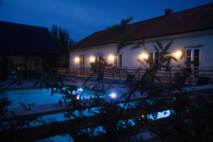 a house with a swimming pool at night at Hotell Persnäs in Persnäs