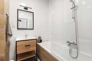 Łazienka w obiekcie SuperApart Stalowa 39 Modern Unit with Kitchen & Wifi