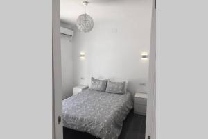 A bed or beds in a room at CASA REFORMADA CON TERRAZA/WIFI/AIRE ACONDICIONADO