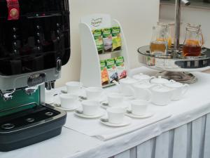 Set per la preparazione di tè e caffè presso Design Merrion Hotel