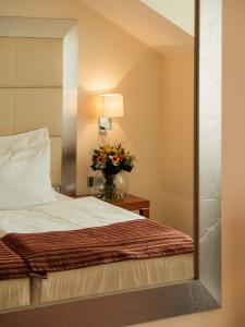 Letto o letti in una camera di Design Merrion Hotel