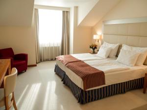 Ένα ή περισσότερα κρεβάτια σε δωμάτιο στο Design Merrion Hotel