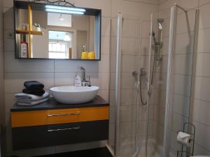 Ένα μπάνιο στο Apartments Junger-Moritz