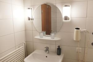 a bathroom with a sink and a mirror at Hotel Calenberger Hof in Wennigsen