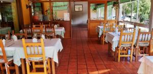 A restaurant or other place to eat at El Retiro