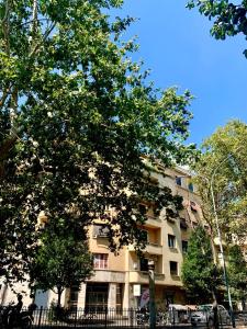 Edificio en el que se encuentra el hostal o pensión