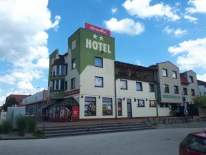 a hotel on the side of a street at Hotel U Zygmuntów in Leżajsk