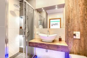 Koupelna v ubytování Top Oder Apartments- private parking + 37 fotografií