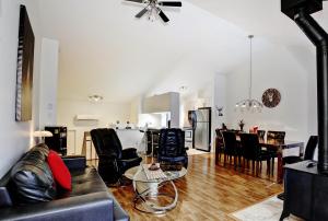 Khu vực ghế ngồi tại Condo 517 Chemin du Hibou by Les Chalets Alpins