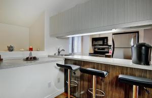 Nhà bếp/bếp nhỏ tại Condo 517 Chemin du Hibou by Les Chalets Alpins +20 ảnh