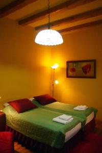 Postel nebo postele na pokoji v ubytování Guest Accommodation Etno Konak Tašana