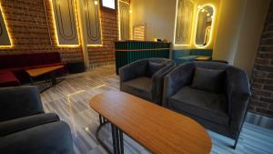 A seating area at Grand Sirkeci Hotel