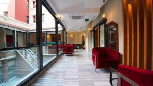 A seating area at Grand Sirkeci Hotel