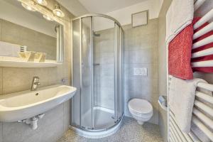 A bathroom at Villa Ladurner