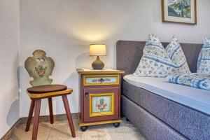 A bed or beds in a room at Villa Ladurner