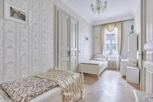 Łóżko lub łóżka w pokoju w obiekcie Apartment Luxury Nostalgia