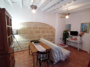 a living room with a table and a couch at Apartamentos El Patio Andaluz in Jerez de la Frontera