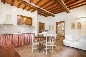 Kuchyň nebo kuchyňský kout v ubytování Agriturismo Podere Casato