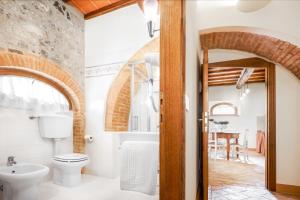 Koupelna v ubytování Agriturismo Podere Casato + 37 fotografií