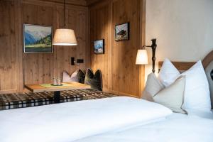 Posteľ alebo postele v izbe v ubytovaní Alpenhotel Kramerwirt