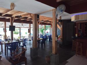 מסעדה או מקום אחר לאכול בו ב-Arto Moro Bunaken