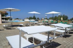 Bazén v ubytování Green Park Hotel & Residence nebo v jeho okolí