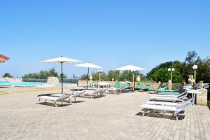 Bazén v ubytování Green Park Hotel & Residence nebo v jeho okolí