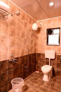 Phòng tắm tại HOTEL DAKSH +16 ảnh