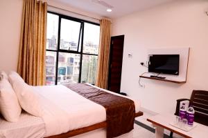 TV/trung tâm giải trí tại HOTEL DAKSH