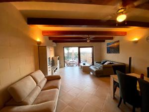 A seating area at Sunset Farmhouse