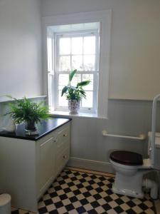 Ванна кімната в Next door at Broomfield House