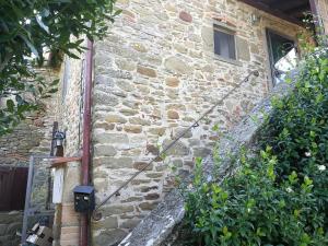 a stone building with a meter on the side of it at La Cuccia - La Villa-San Pacrazio in Ambra